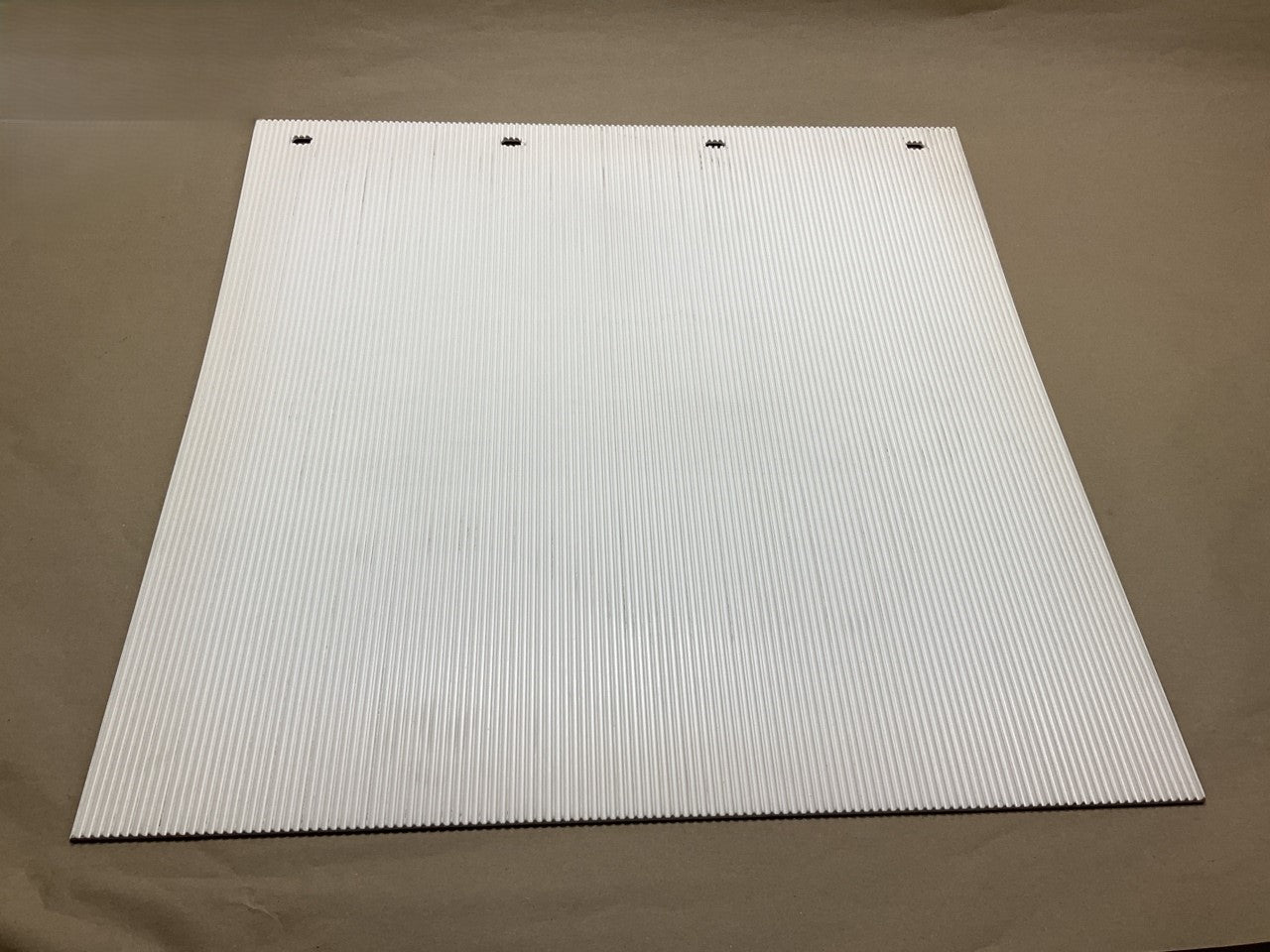 Globetech 2424PPSWCQ White Splash Guard / Mud Flap 24''x24''x 1/4'' Thick