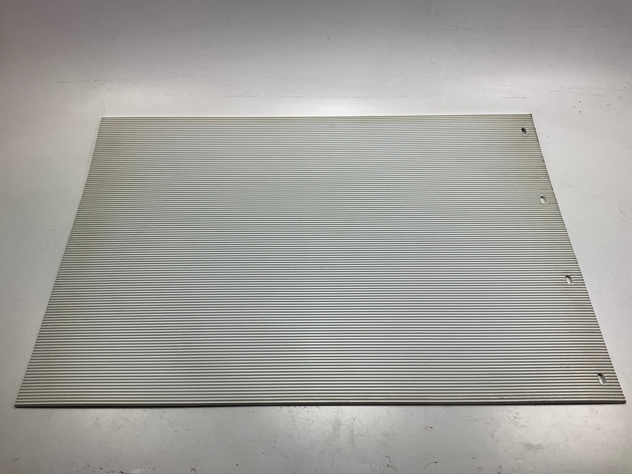 GLOBETECH 2436PPSWCQ Plastic White Carquest Mud Flap 24'' X 36'' X 0.25'' Thick
