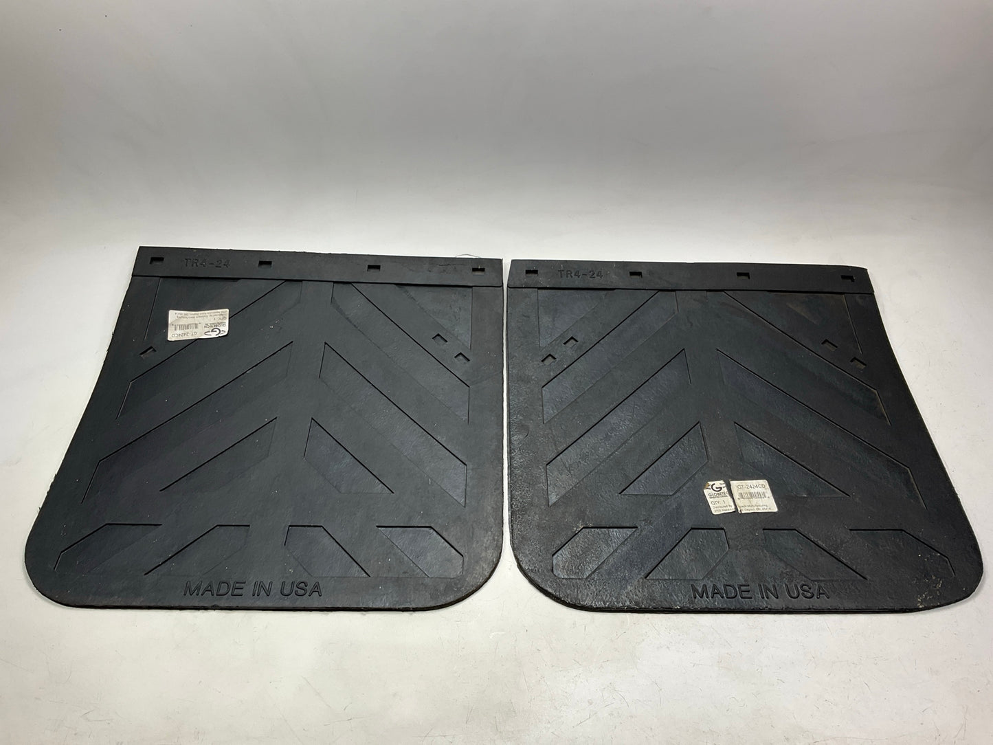 (2) Globetech GT-2424CD HD Truck Splash Guard / Mud Flaps - 24''x24'', 1/4'' Thick