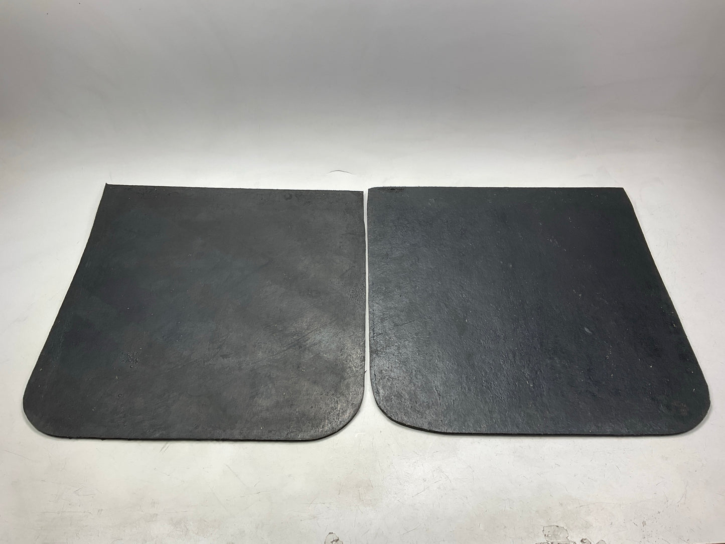 (2) Globetech GT-2424CD HD Truck Splash Guard / Mud Flaps - 24''x24'', 1/4'' Thick