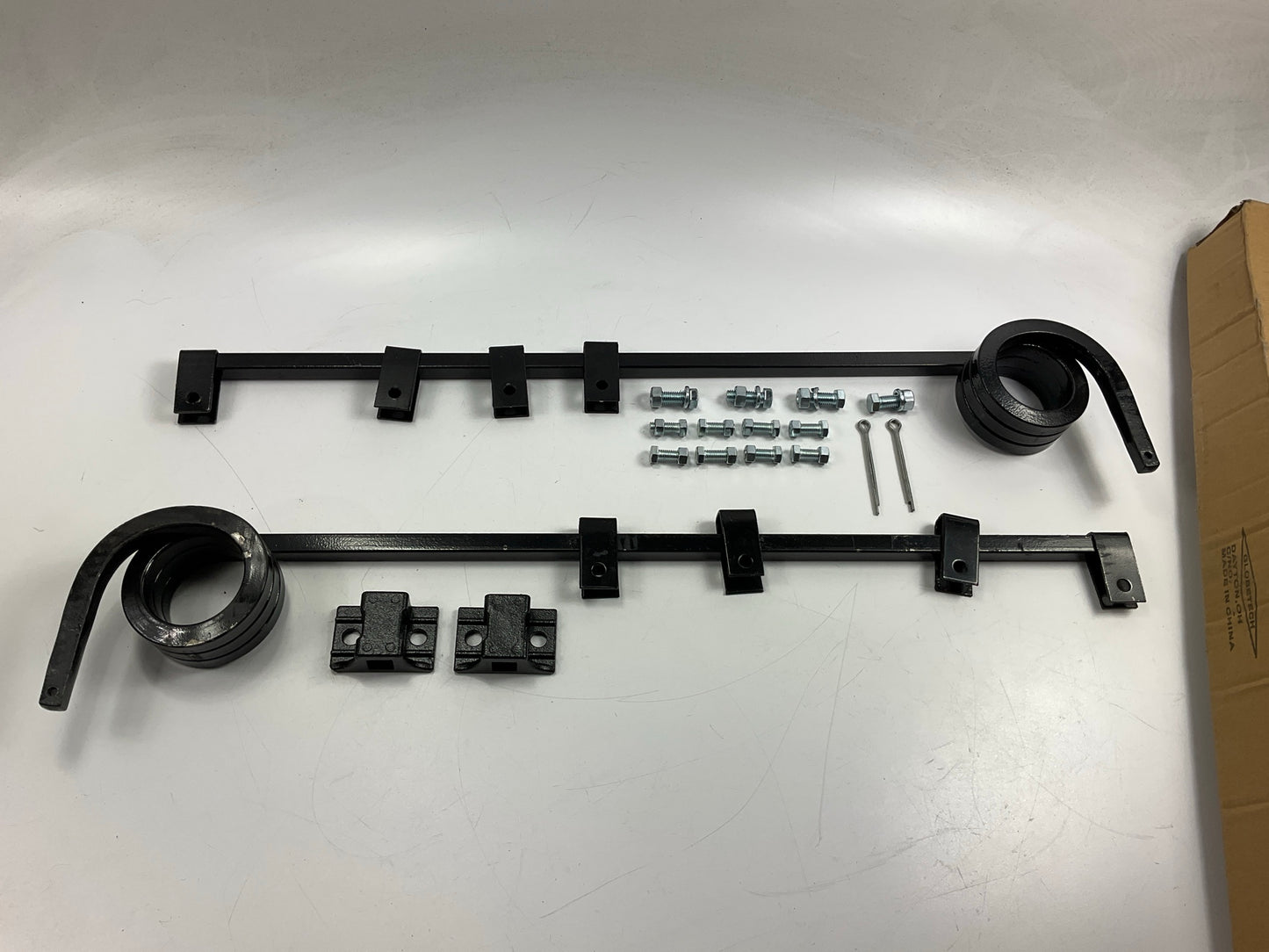 GLOBETECH Pair 3 Coil Straight Down 0.64'' Bar Truck Mud Flap Hangers Kit 30''