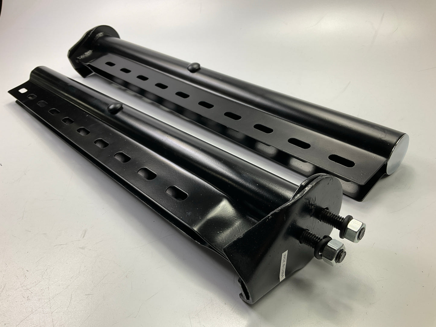 Globetech GT-27270 Pair Of 28'' Straight Mudflap Brackets - 18-wheeler Mud Guard