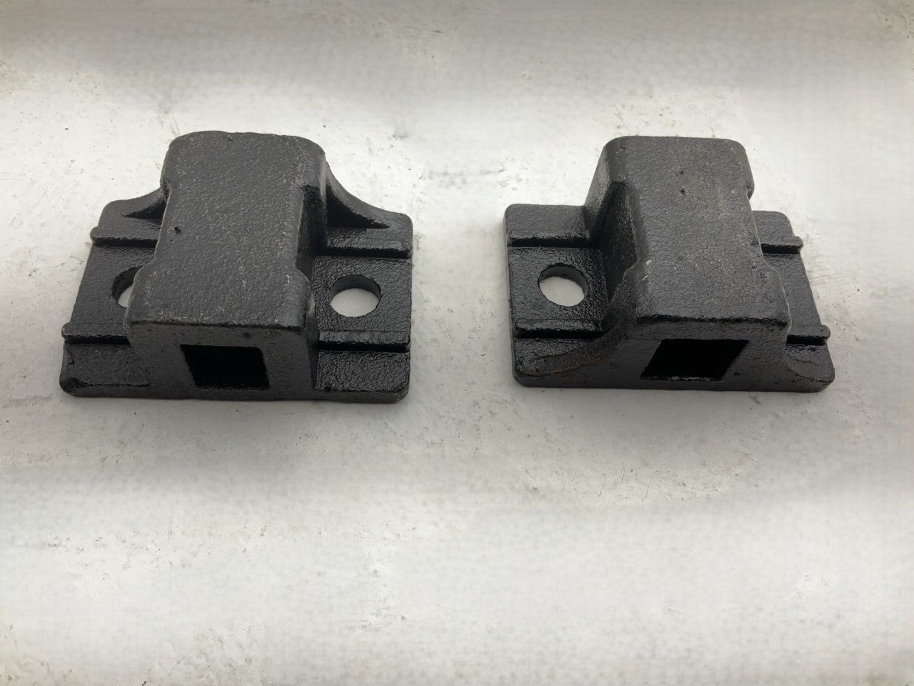 GLOBETECH Angled Heavy Duty Mud Flap Hanger Universal Square Bar 27.42'' Kit