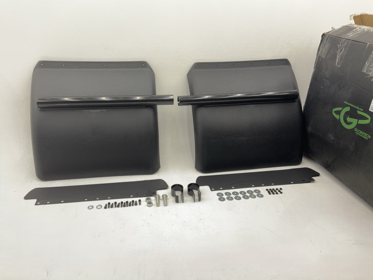SLIGHTLY BENT - GT-3900 Quarte Fender Kit Poly Plastic Semi Truck 24'' X 24'' PAIR