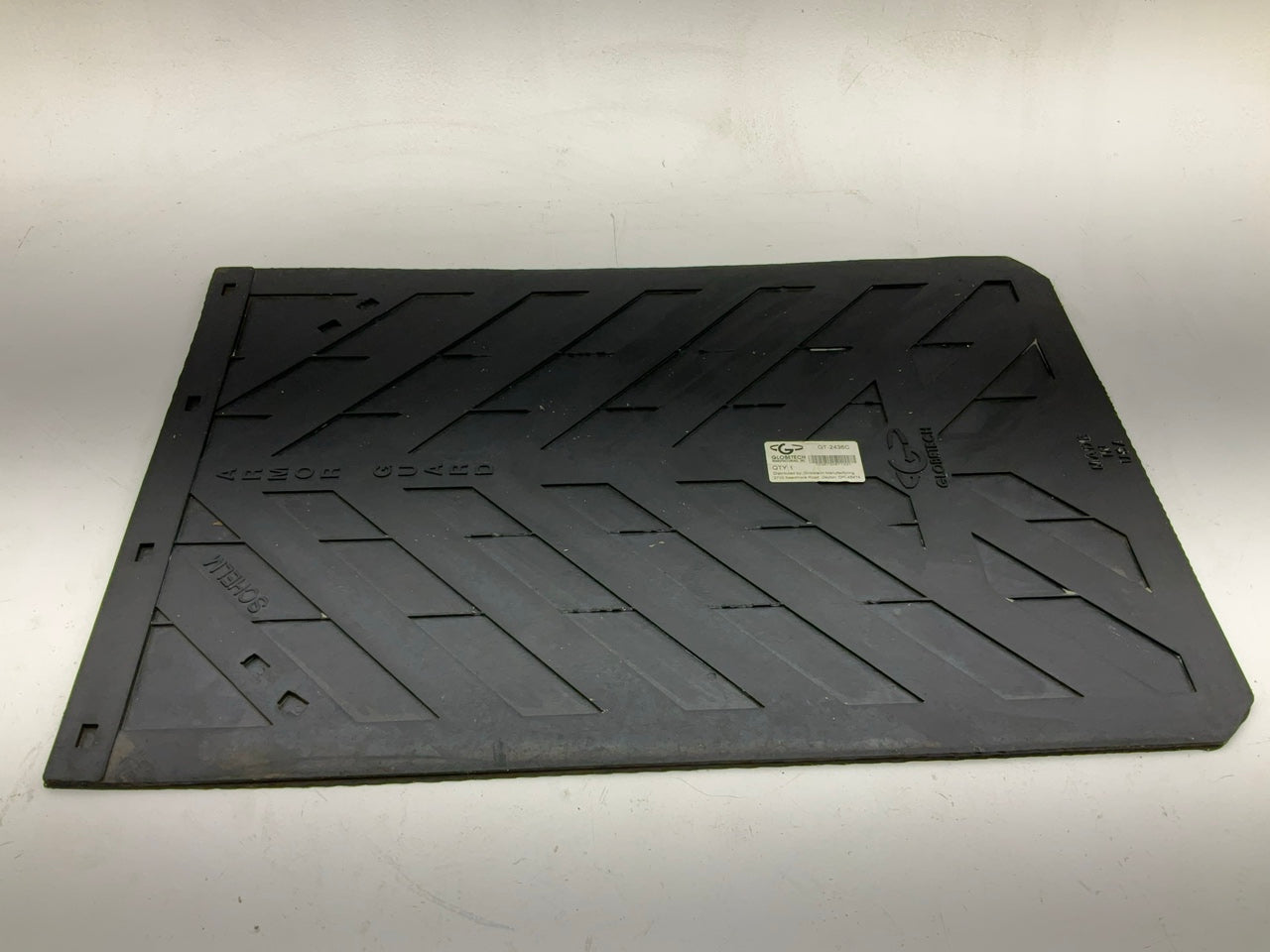 Globetech GT2436C 24'' X 36'' X 1/4'' Chevron Mud Flap - Black