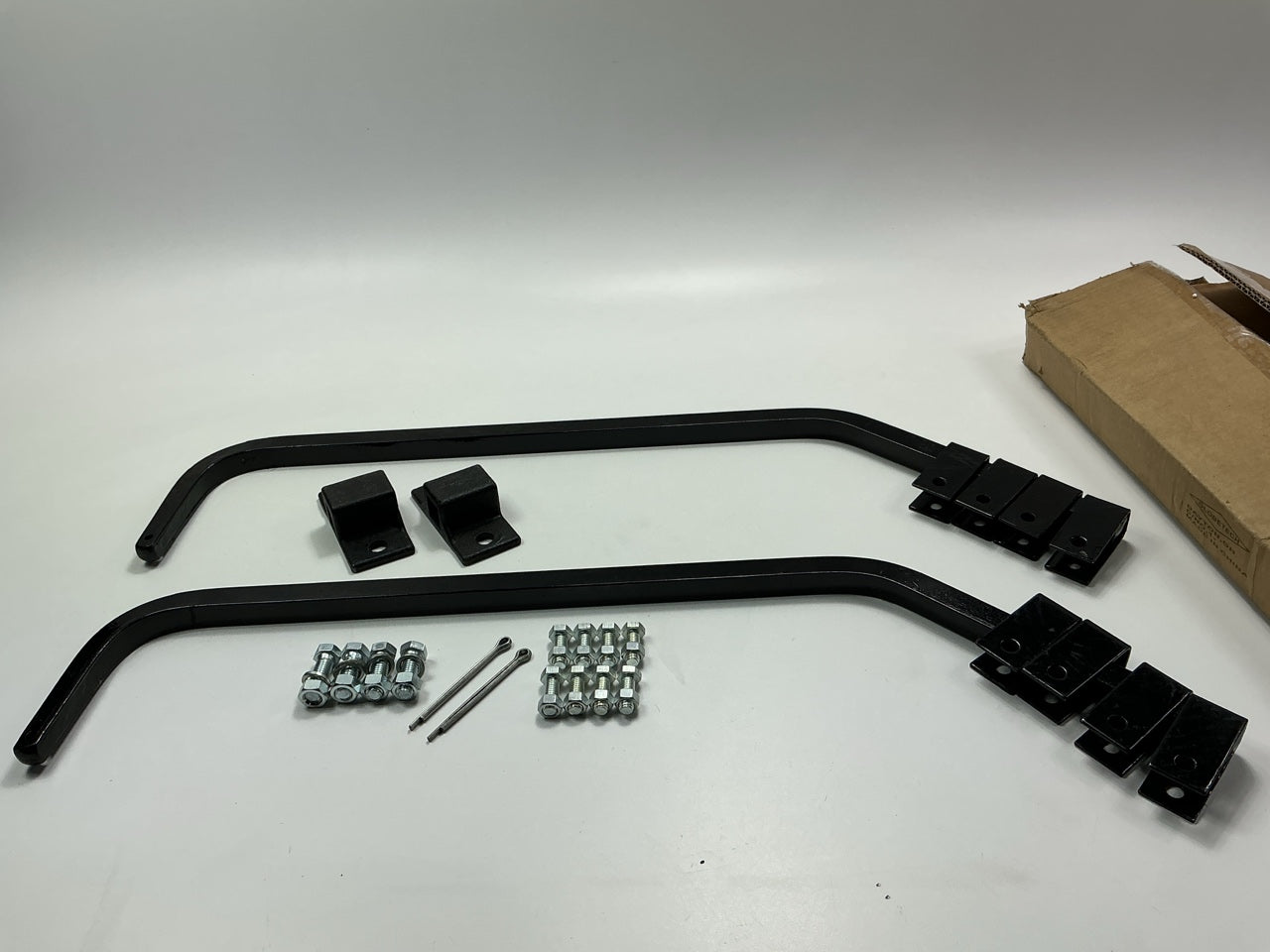 Globetech GT2781B Angle Standard Shortie Bar Type Mud Flap Hanger 27.81'' Kit