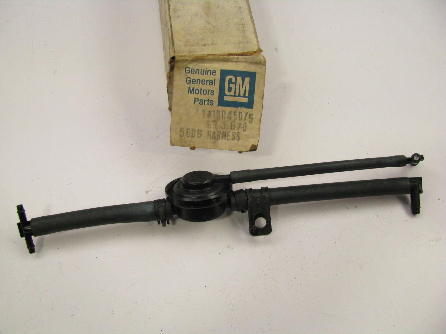 NOS OEM GM 10045075 Vapor Canister Emission Line Tube With Check Valve 17085029