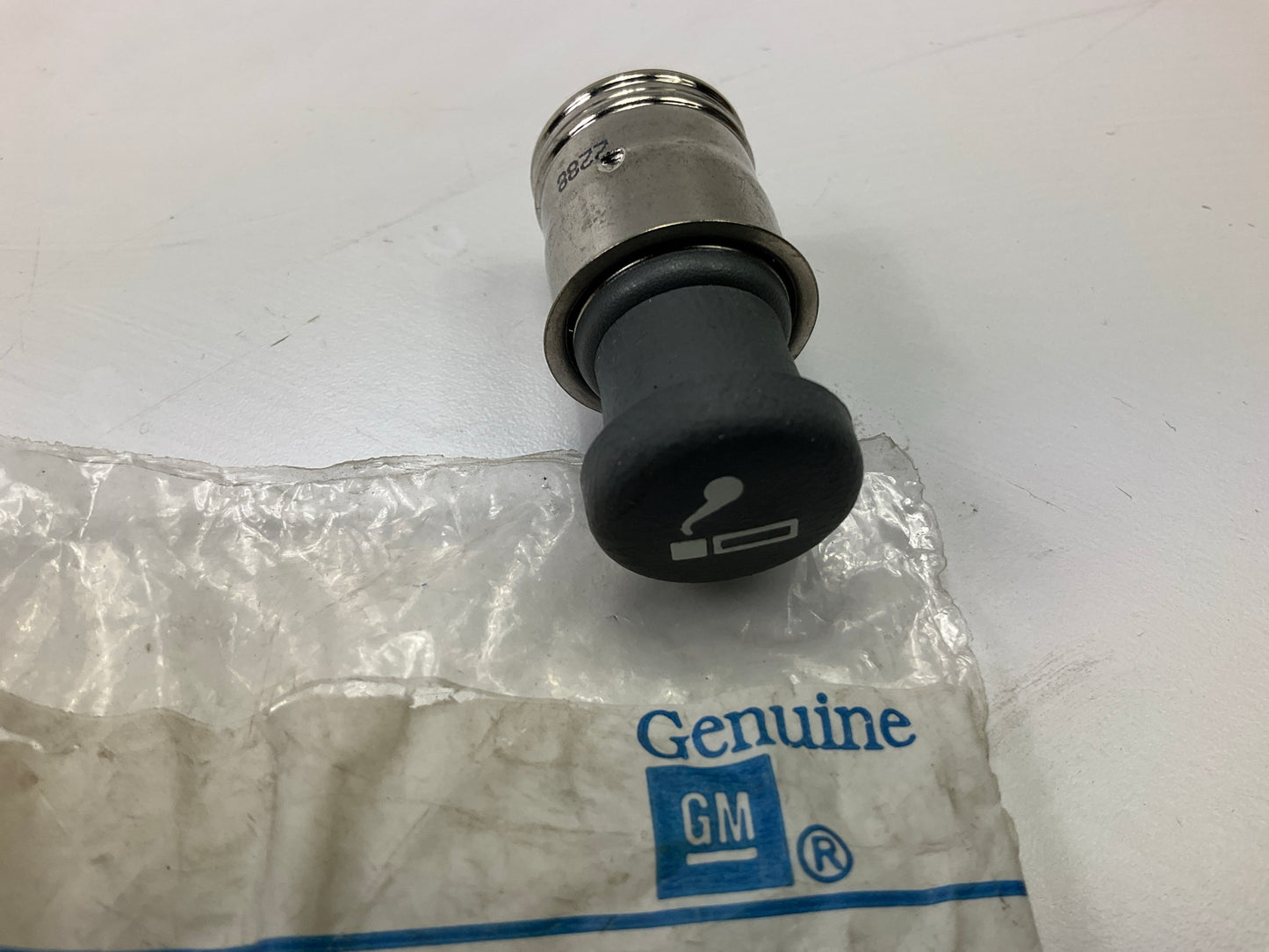 NEW - OEM GM 11516146 12V Cigarette Lighter