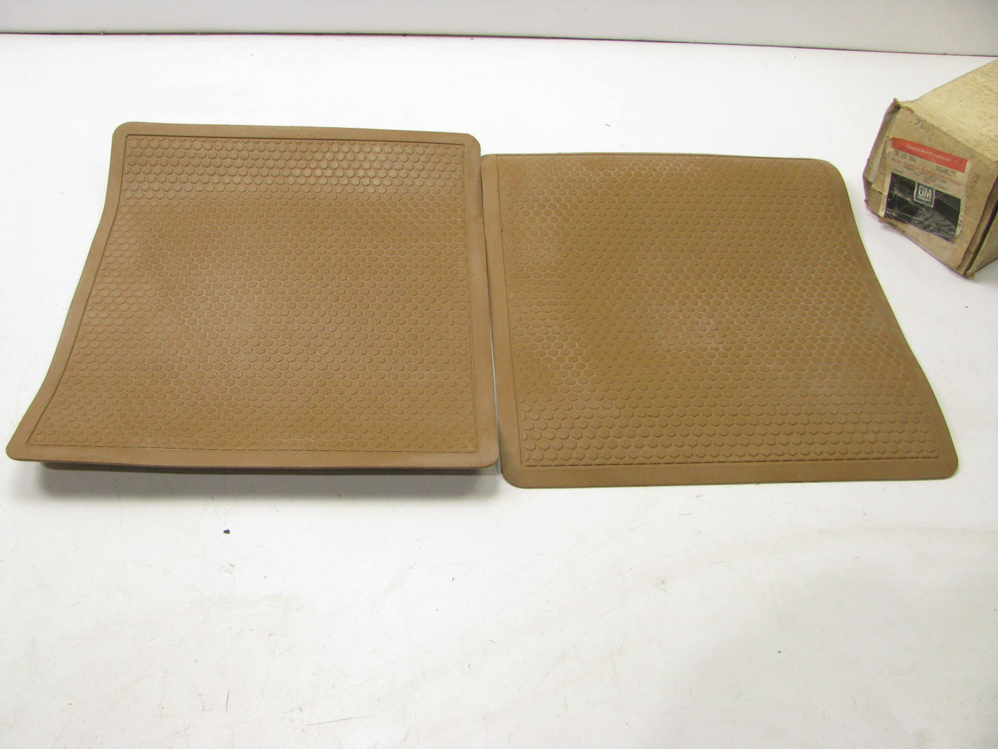 NEW GENUINE GM 12340155 REAR Floor Mats RUBBER Cognac OEM For 88-91 S-10 Blazer