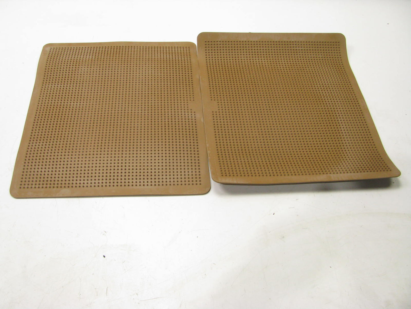 NEW GENUINE GM 12340155 REAR Floor Mats RUBBER Cognac OEM For 88-91 S-10 Blazer