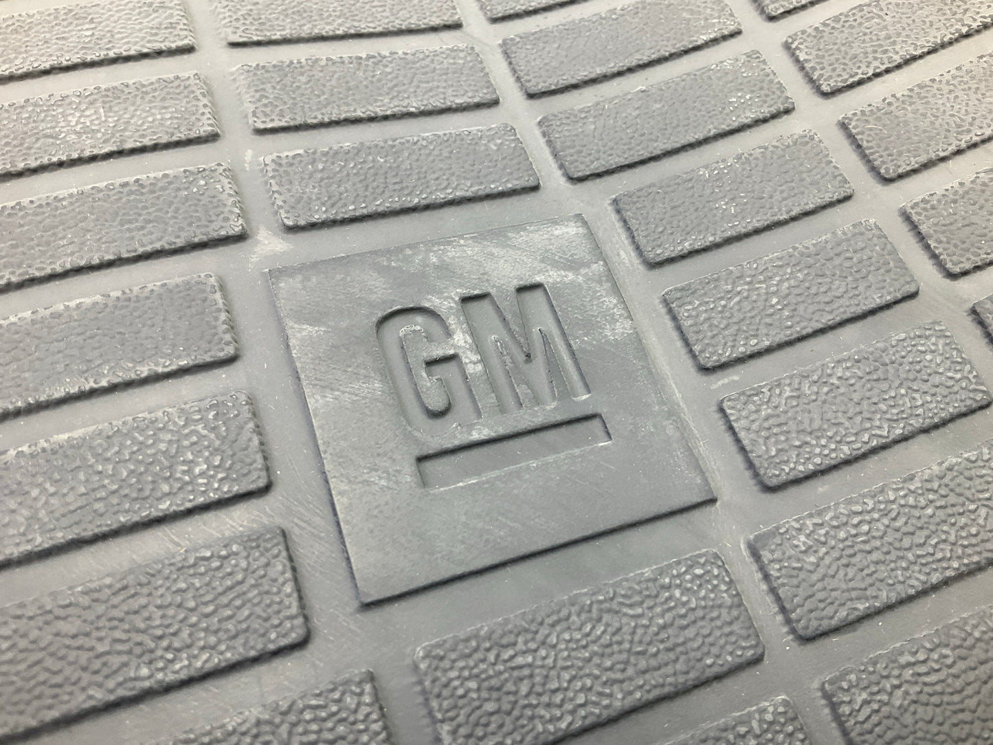 NEW GENUINE GM 12344296 REAR Floor Mat 1997-2000 Astro Safari