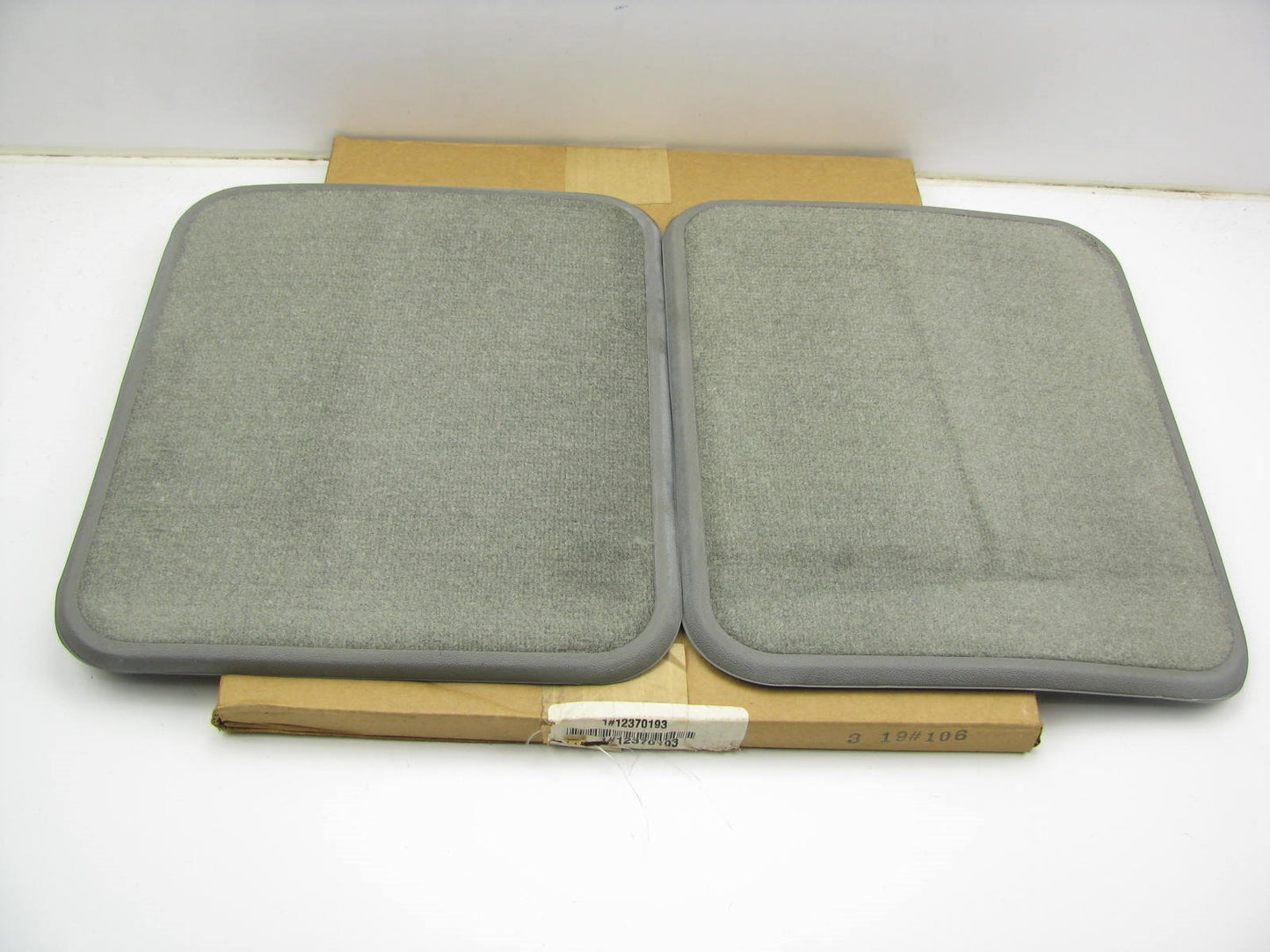 NEW OEM GM 12370193 REAR Twin Floor Mats GRAY Carpet 95-96 Lumina Monte Carlo