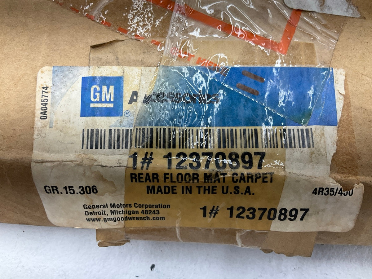 NOS OEM GM 12370897 Rear Floor Mats Carpet Set - 15.5''x 13.5''