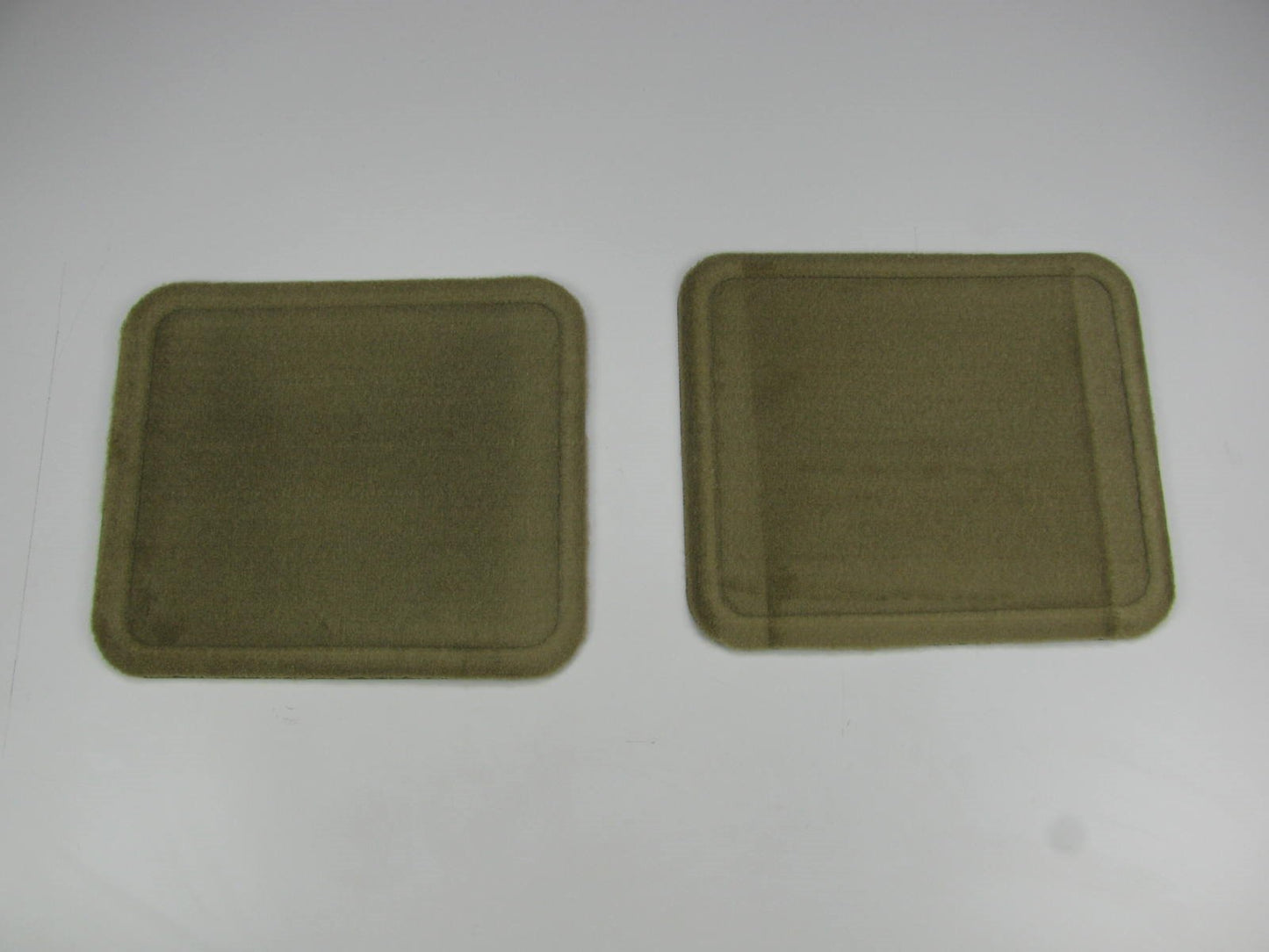 New Old Stock - Genuine OEM GM 1997-2000 Cars Rear Beige Floor Mats 12370899