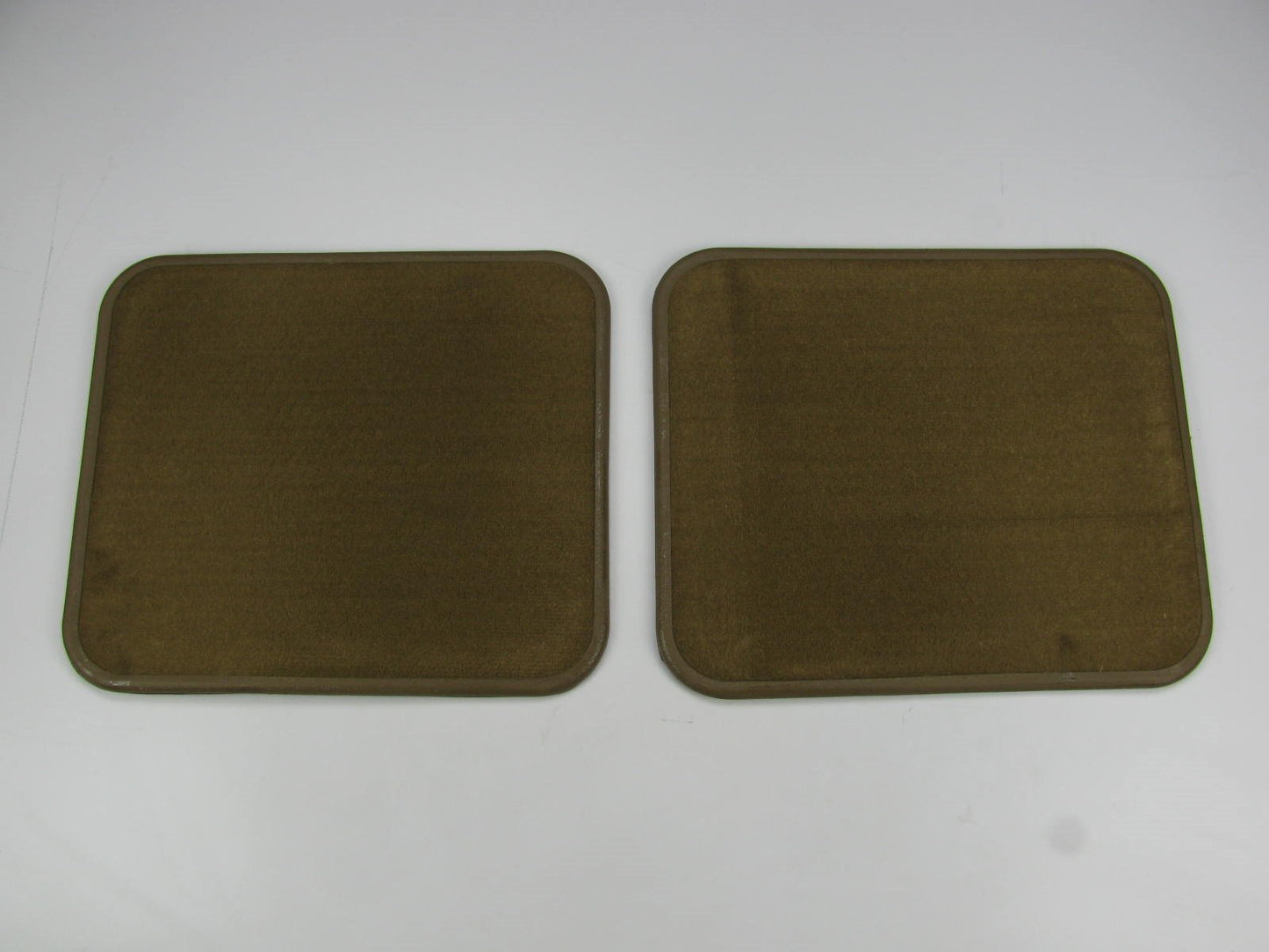 NOS OEM GM 12371406 Rear 15''x17'' Factory Floor Mat Carpet Set 1998-1999 Cars