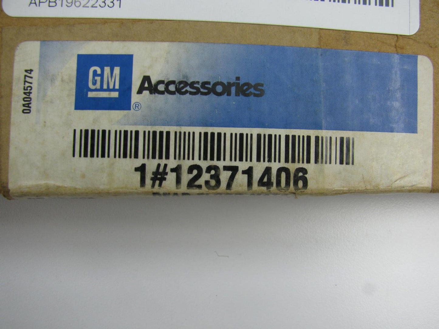 NOS OEM GM 12371406 Rear 15''x17'' Factory Floor Mat Carpet Set 1998-1999 Cars