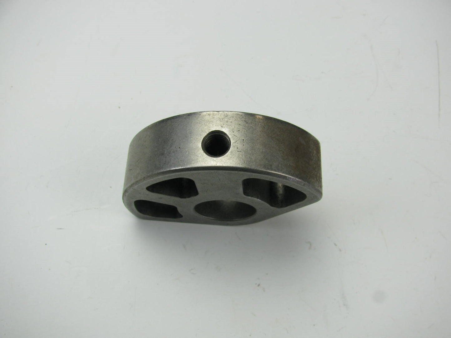 96-03 GM Chevy NV1500 5-SPD Manual Transmission Reverse Idler Gear Shaft Bracket