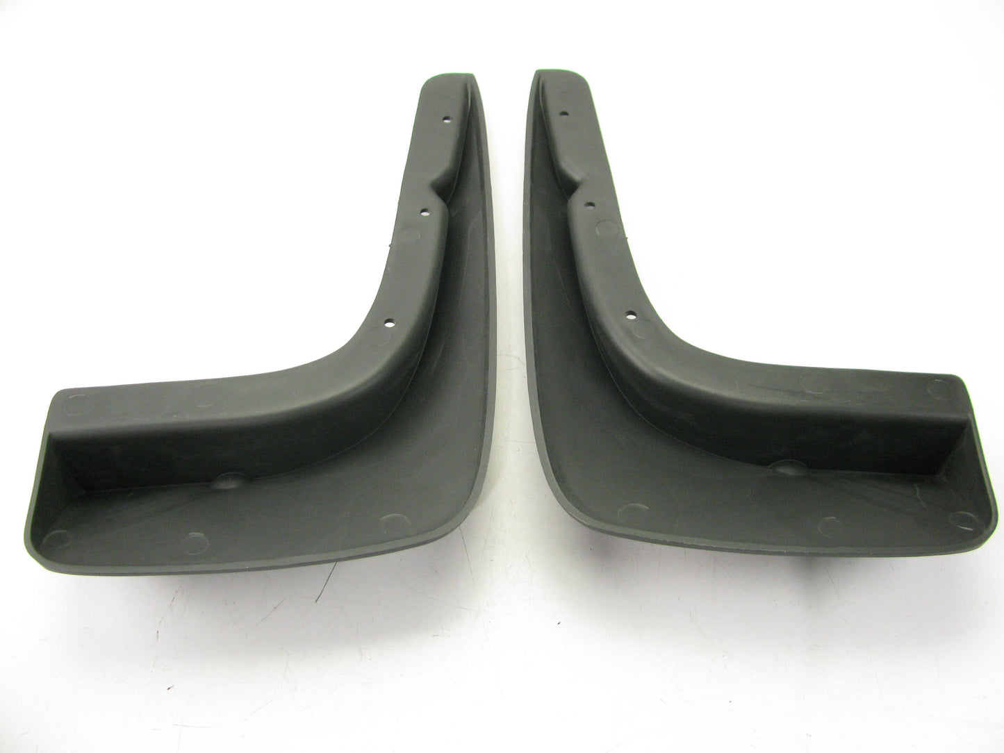 NOS OEM Front Mud Splash Guards GM 12495067 For 1997-2001 Chevy Lumina