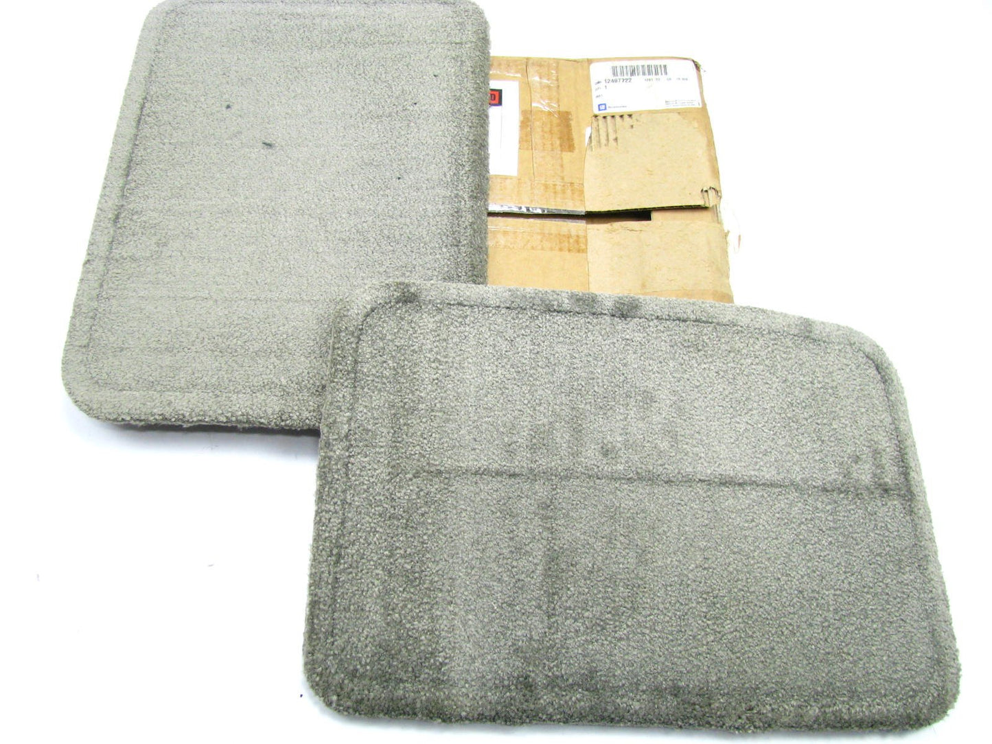 NEW OEM GM 12497722 REAR Floor Mats 00-03 Avalanche Silverado Suburban Tahoe