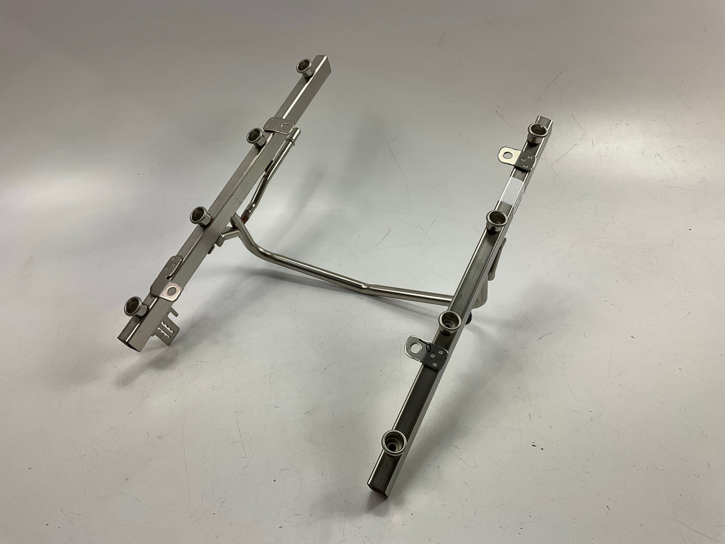 NEW - OEM GM 12621662 Fuel Injector Rail For 2007-2009 Chevrolet 5.3L LS V8