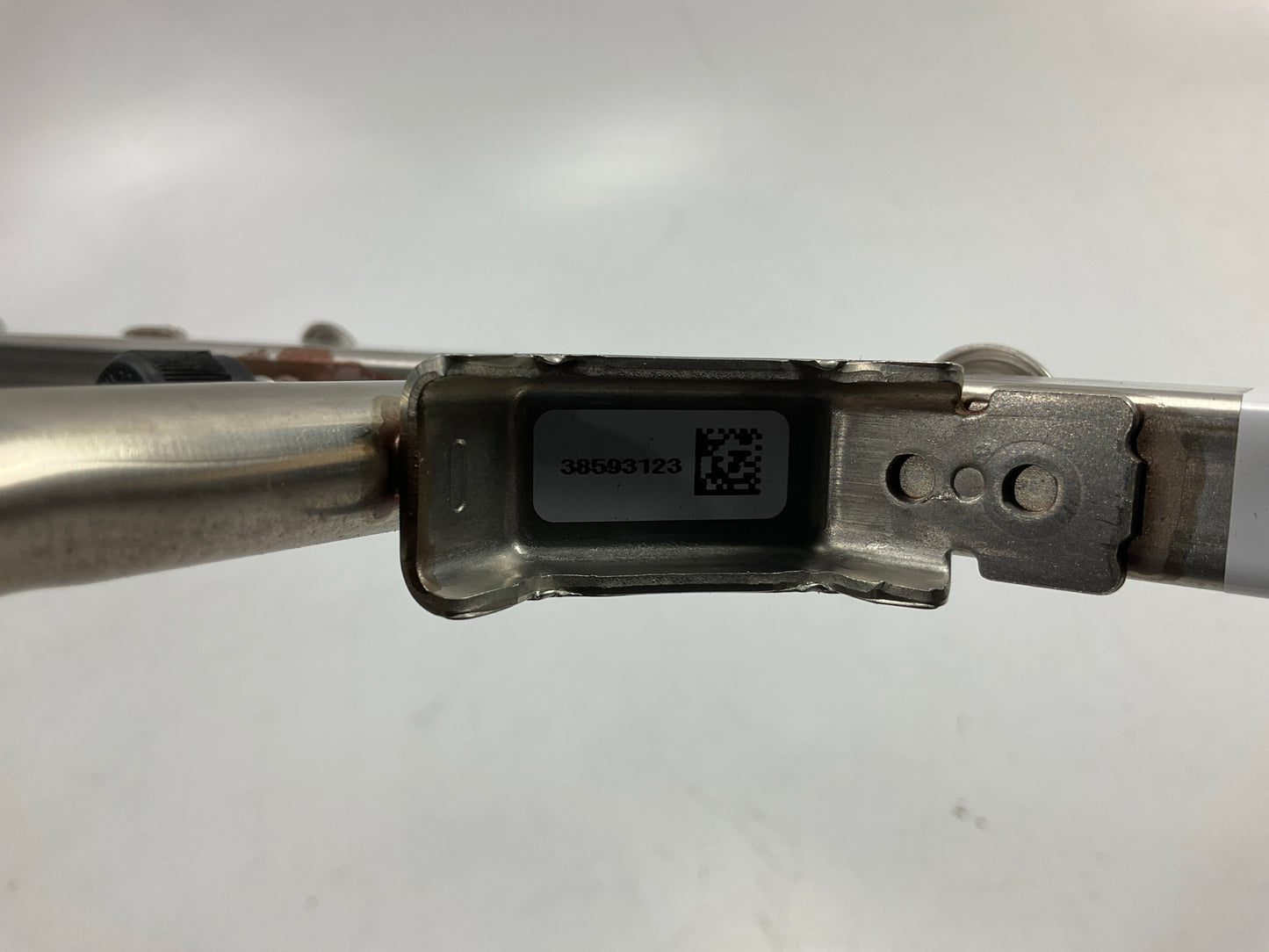 NEW - OEM GM 12621662 Fuel Injector Rail For 2007-2009 Chevrolet 5.3L LS V8