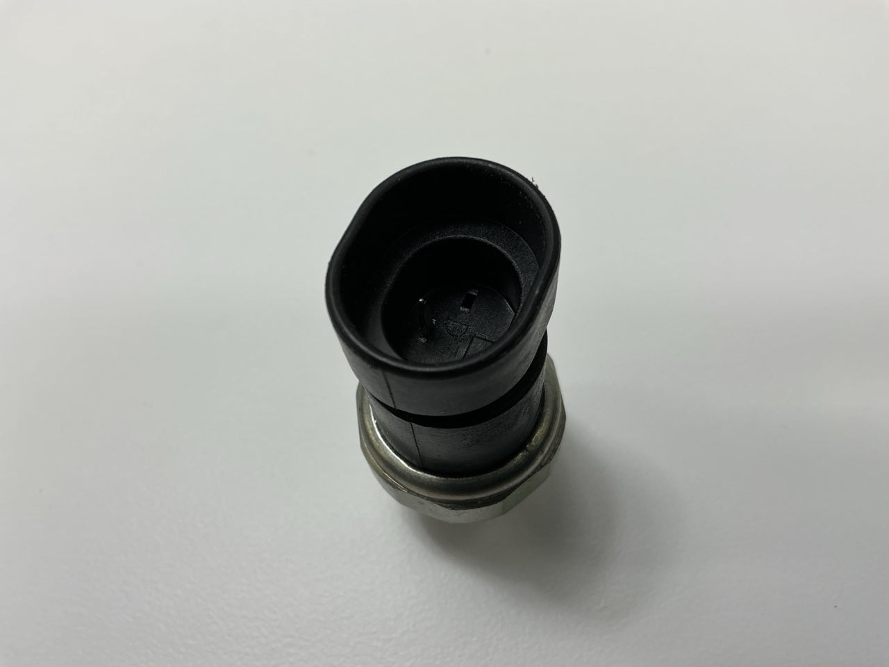 NEW - OEM GM 12635992 Engine Oil Pressure Sender Sensor Switch