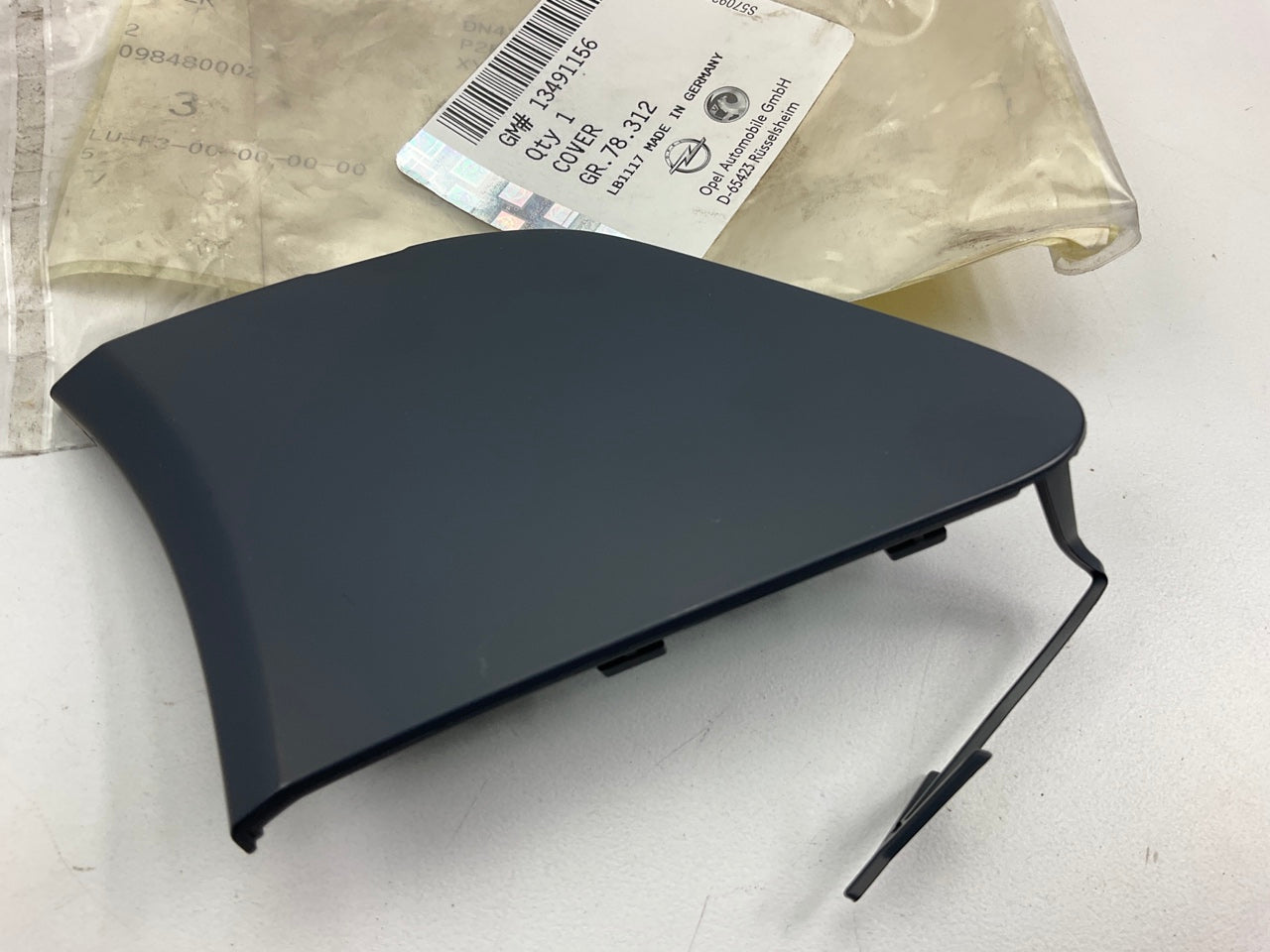 NEW GM 13491156 Front Bumper Tow Eye Hole Cover For 18-20 Buick Regal Sportback
