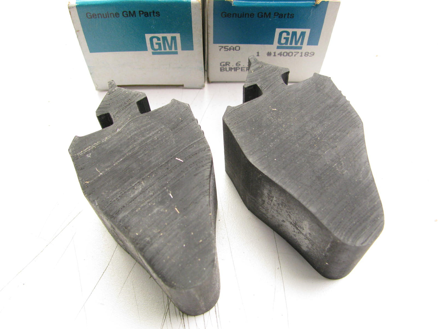 (2) NEW - OEM GM 14007189 Suspension Control Arm Stopper Bumpers - Front Lower