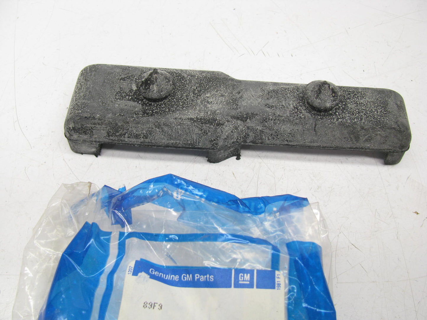 NOS - OEM GM Radiator Insulator 15638535 For 1990-2002 C6500, C7500