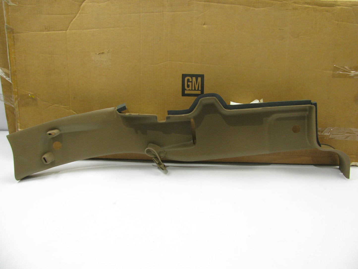 NOS OEM GM Interior RH Body Side  Pillar Trim 15768351