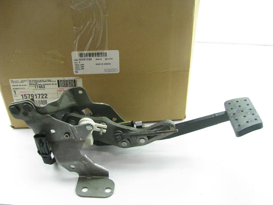 NEW - OEM Genuine GM Brake Pedal Assembly W/Bracket For 2007-2008 Cadillac SRX