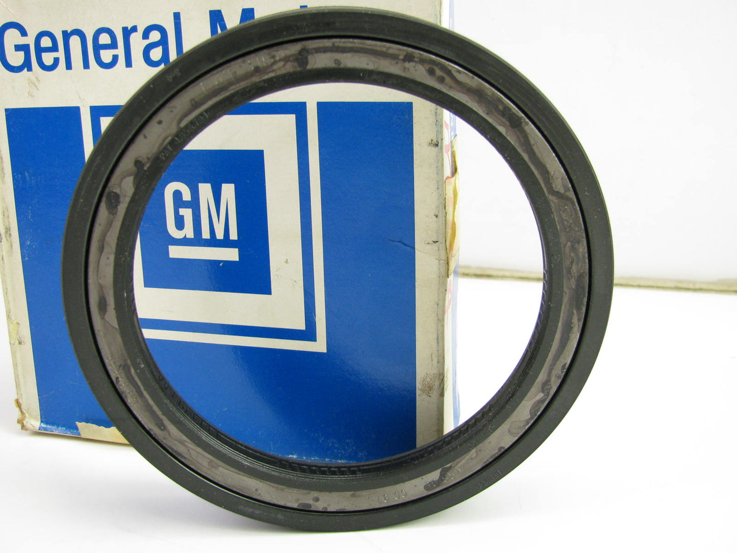 NEW GENUINE OEM GM 15982869 REAR Wheel Bath Seal