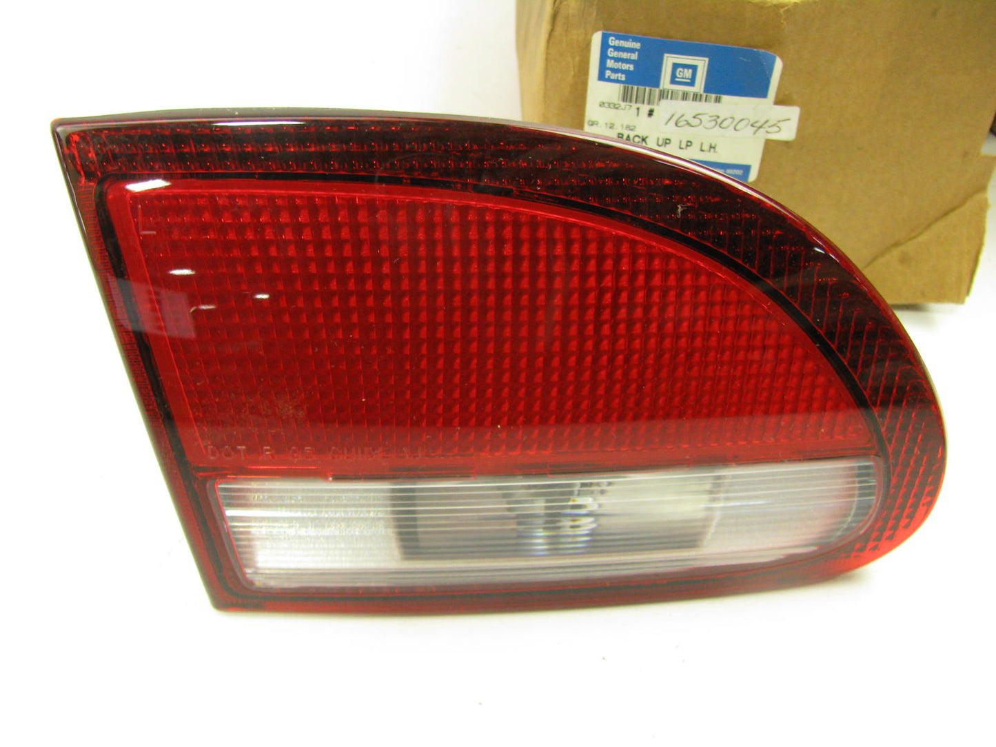 NEW - OEM GM 16530045 Rear Left Tail Light Lamp 1995-1995 Chevrolet Cavalier