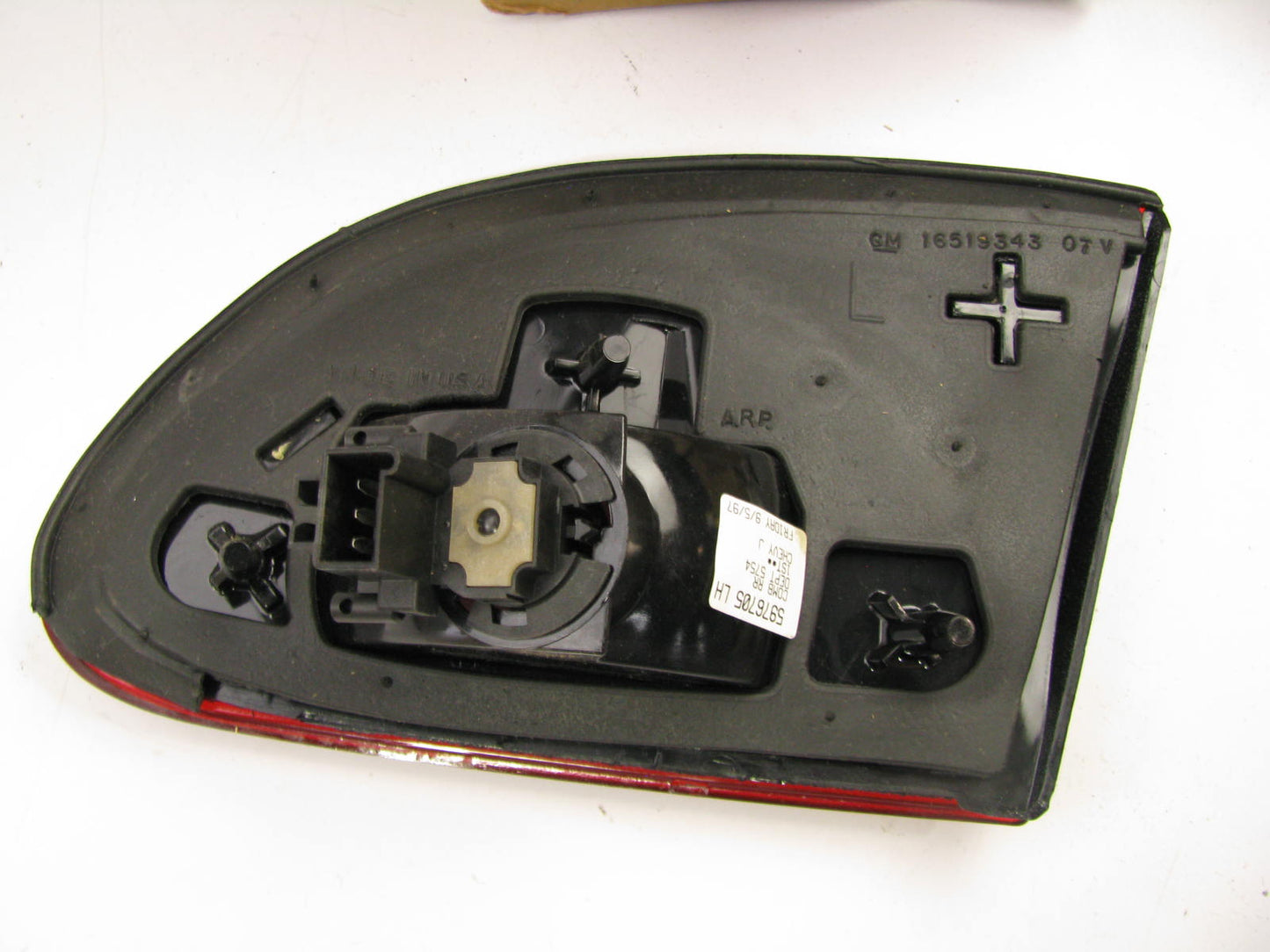 NEW - OEM GM 16530045 Rear Left Tail Light Lamp 1995-1995 Chevrolet Cavalier