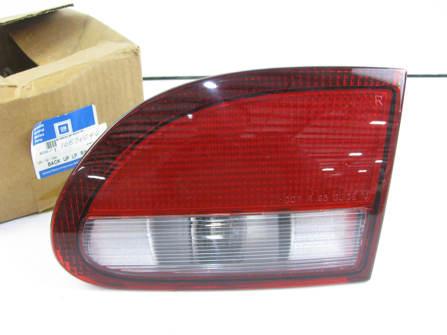 NOS - OEM 16530046 Right Rear Inner Trunk Tail Light 1995-99 Chevrolet Cavalier