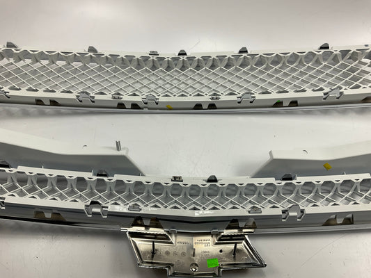 NEW OEM GM Uppper & Lower Chrome / White (50U) Trim Grille Package 17801281