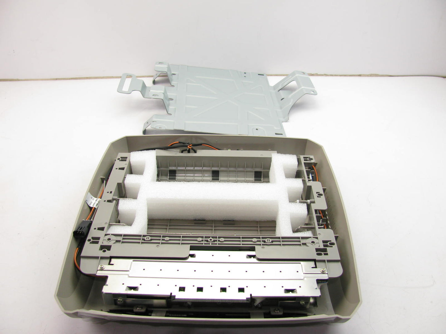 INSTALL KIT> NO DVD PLAYER< OEM GM Portable DVD Player DOCKING STATION 17803085