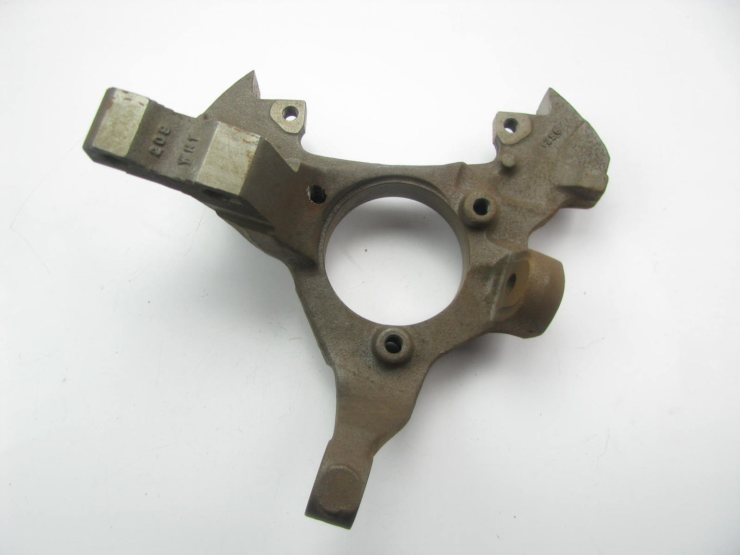 NEW - OEM GM 18016207 Front Left Steering Knuckle - With H/D Brakes W/O ABS