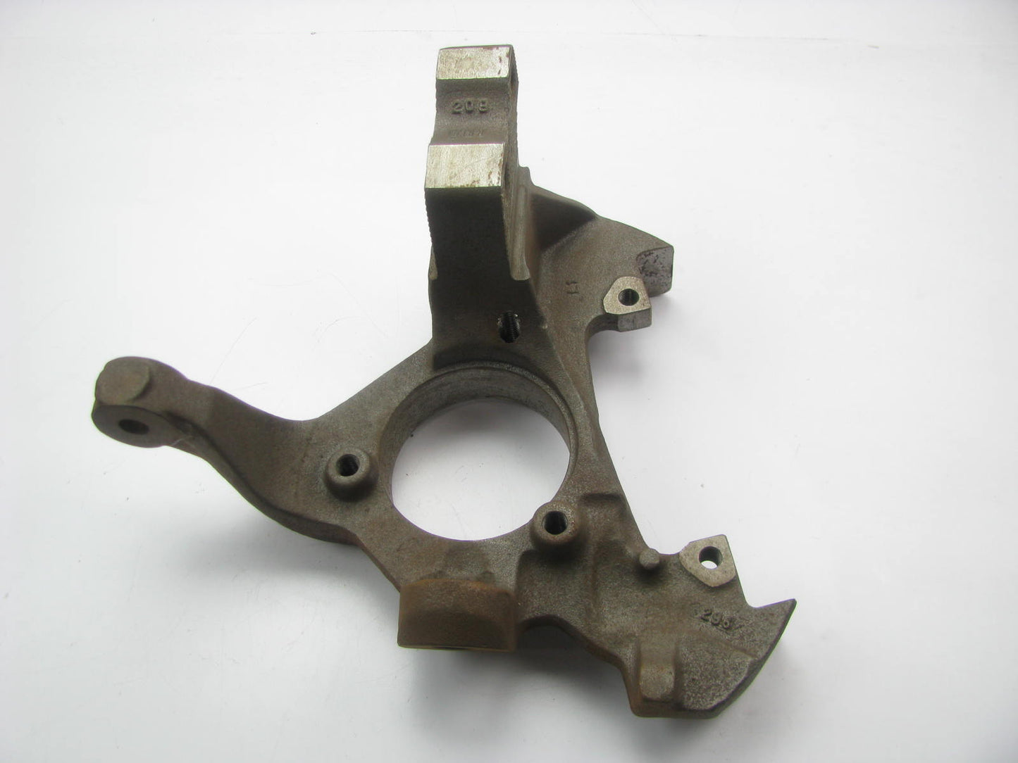 NEW - OEM GM 18016207 Front Left Steering Knuckle - With H/D Brakes W/O ABS