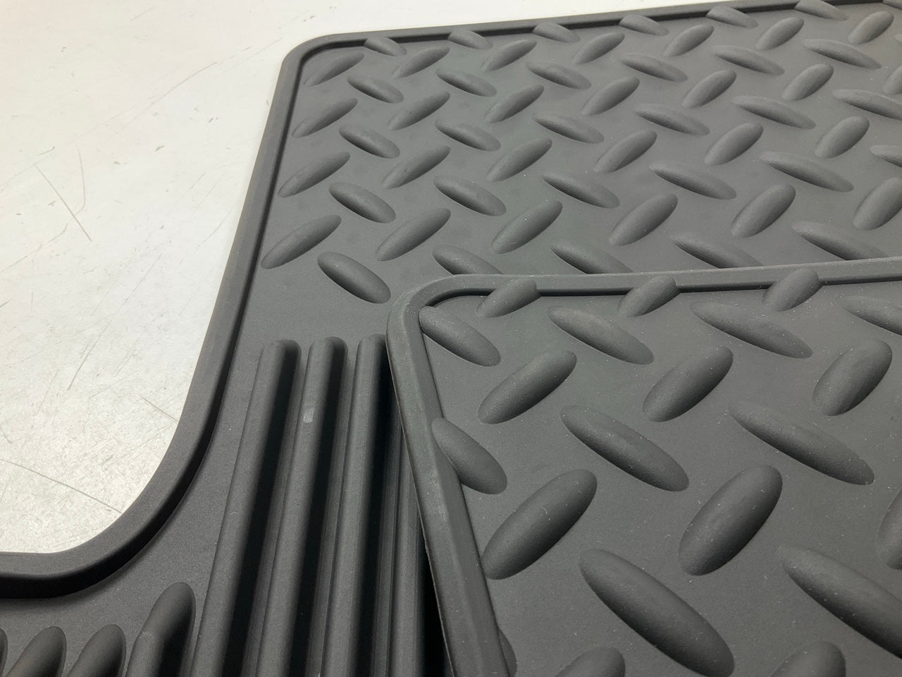 NEW OEM GM 19302937 Front All-Weather Jet Black Rubber Floor Mat Set