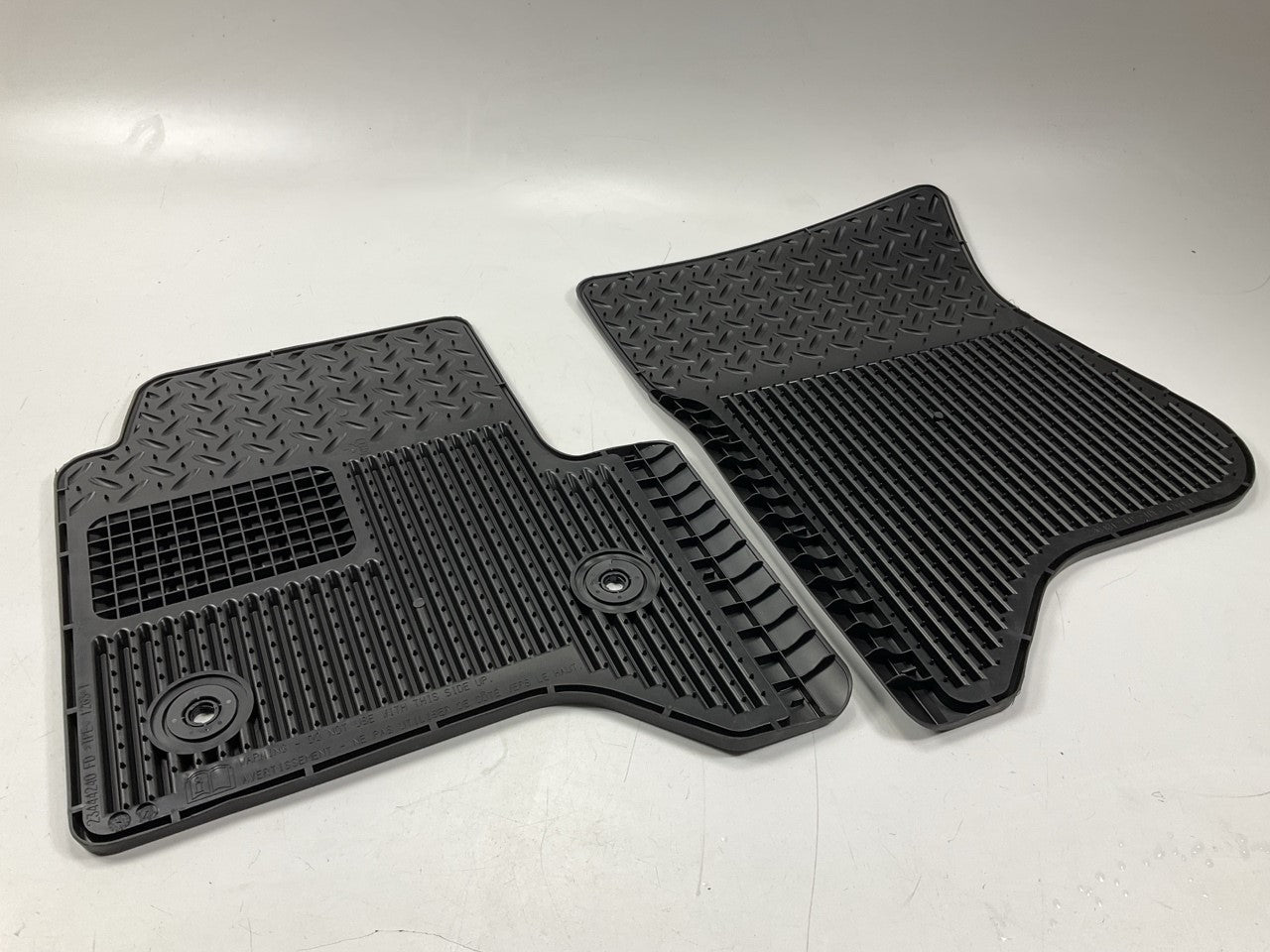 NEW OEM GM 19302937 Front All-Weather Jet Black Rubber Floor Mat Set