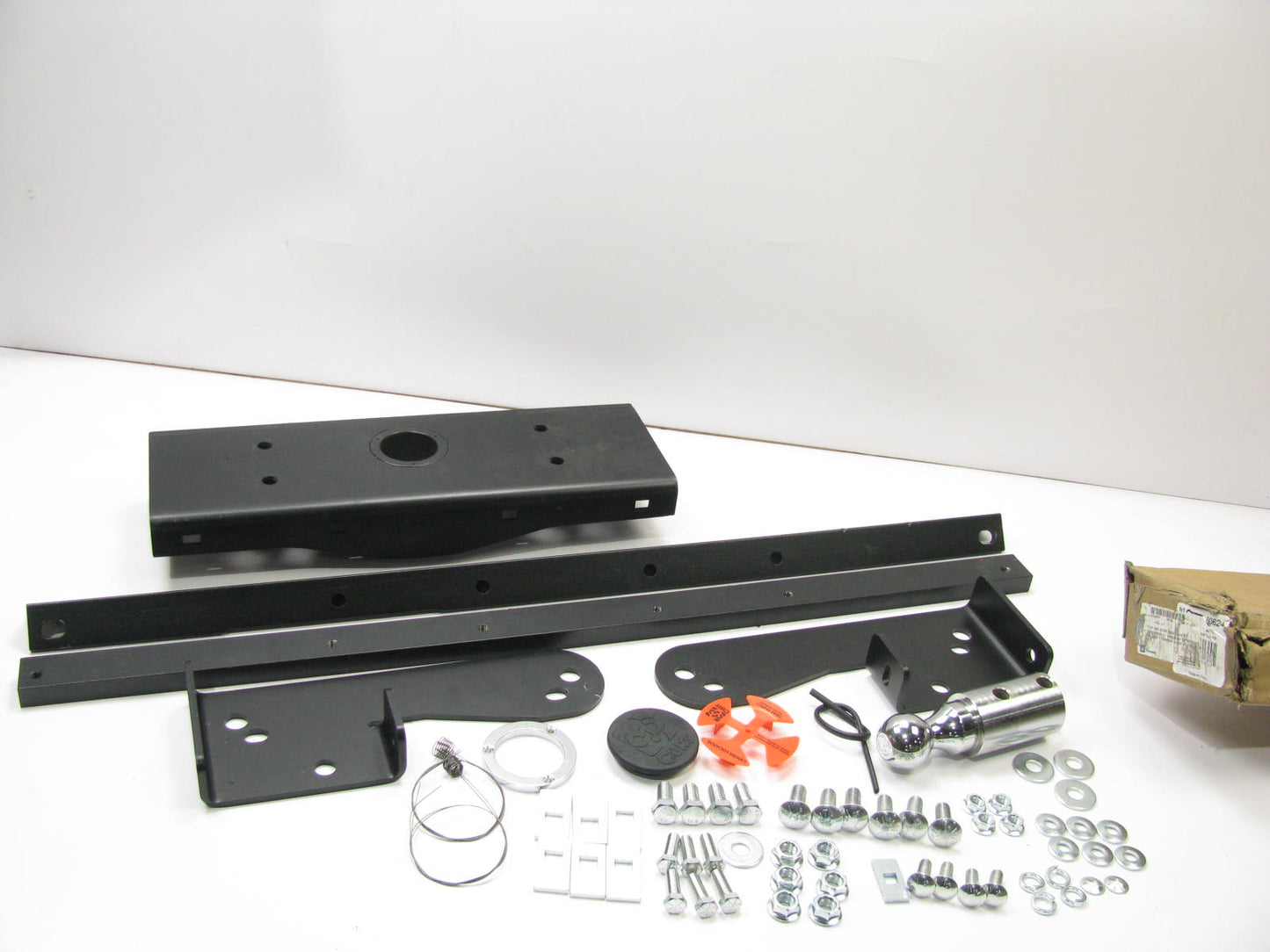 NEW GM 19353984 Under-Bed Double Lock EZr Gooseneck Hitch Silverado 2500 / 3500