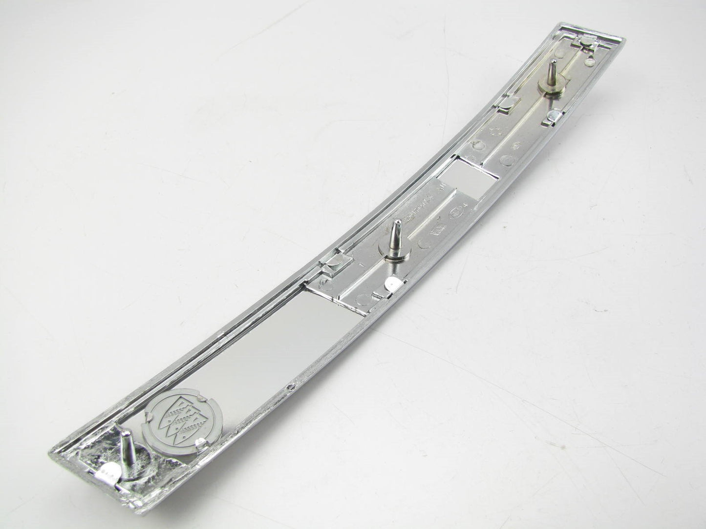 NOS OEM GM 20592994 Right Passengers Side Center Pillar Moulding 1985 Lesabre