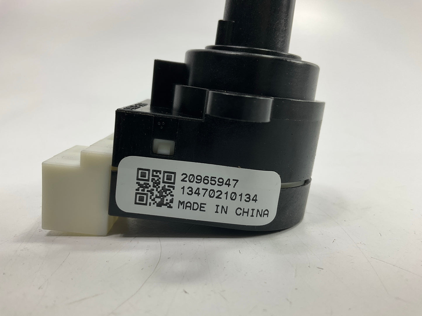 NEW - OEM GM 20965947 Ignition Switch
