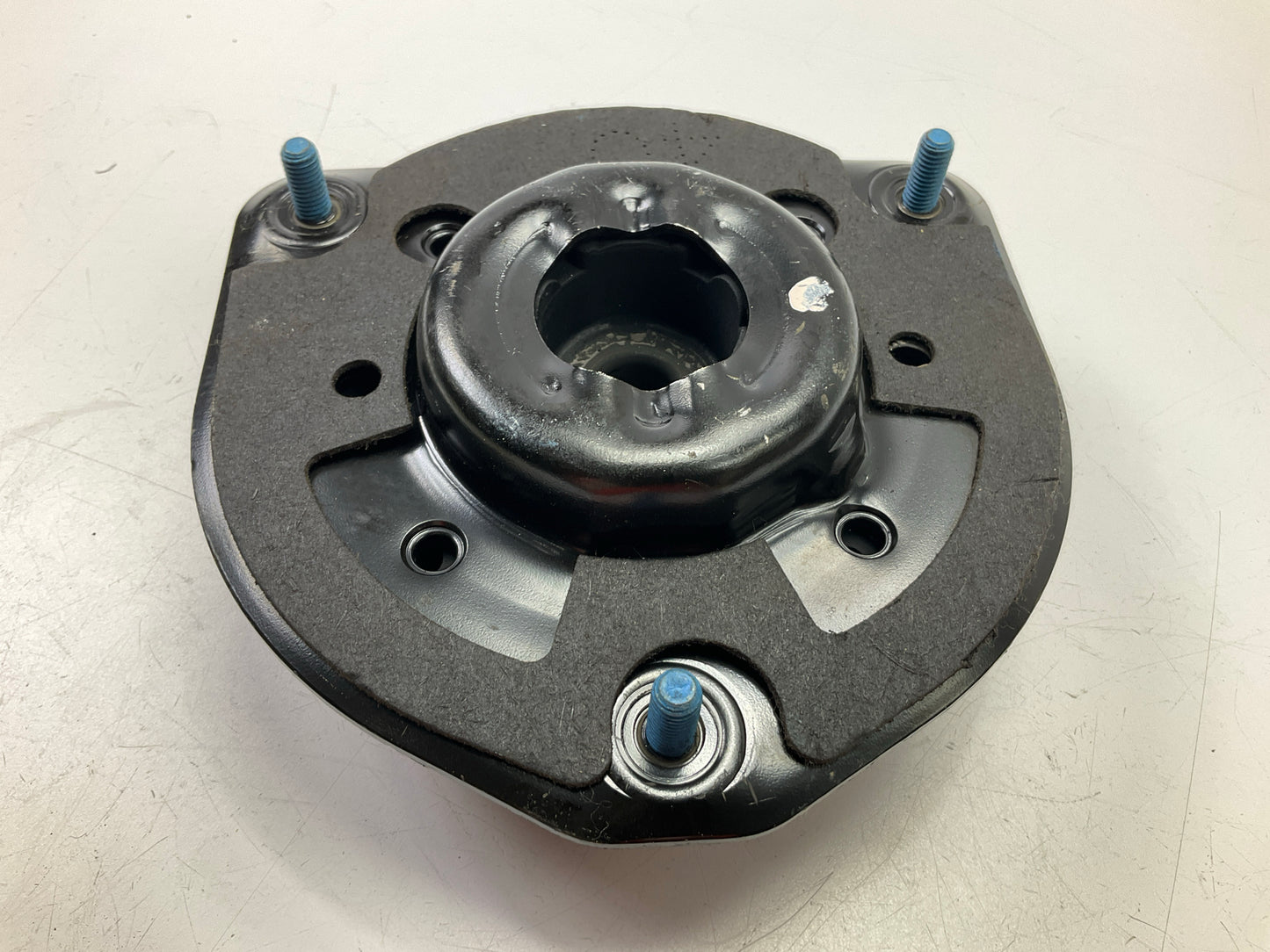 NEW - OEM GM 22178707 Suspension Strut Mount, Rear