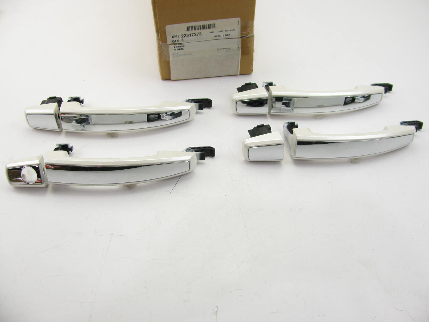 NEW OEM GM 22817273 Exterior Door Handles 2014-2016 Chevy SS - White Diamond