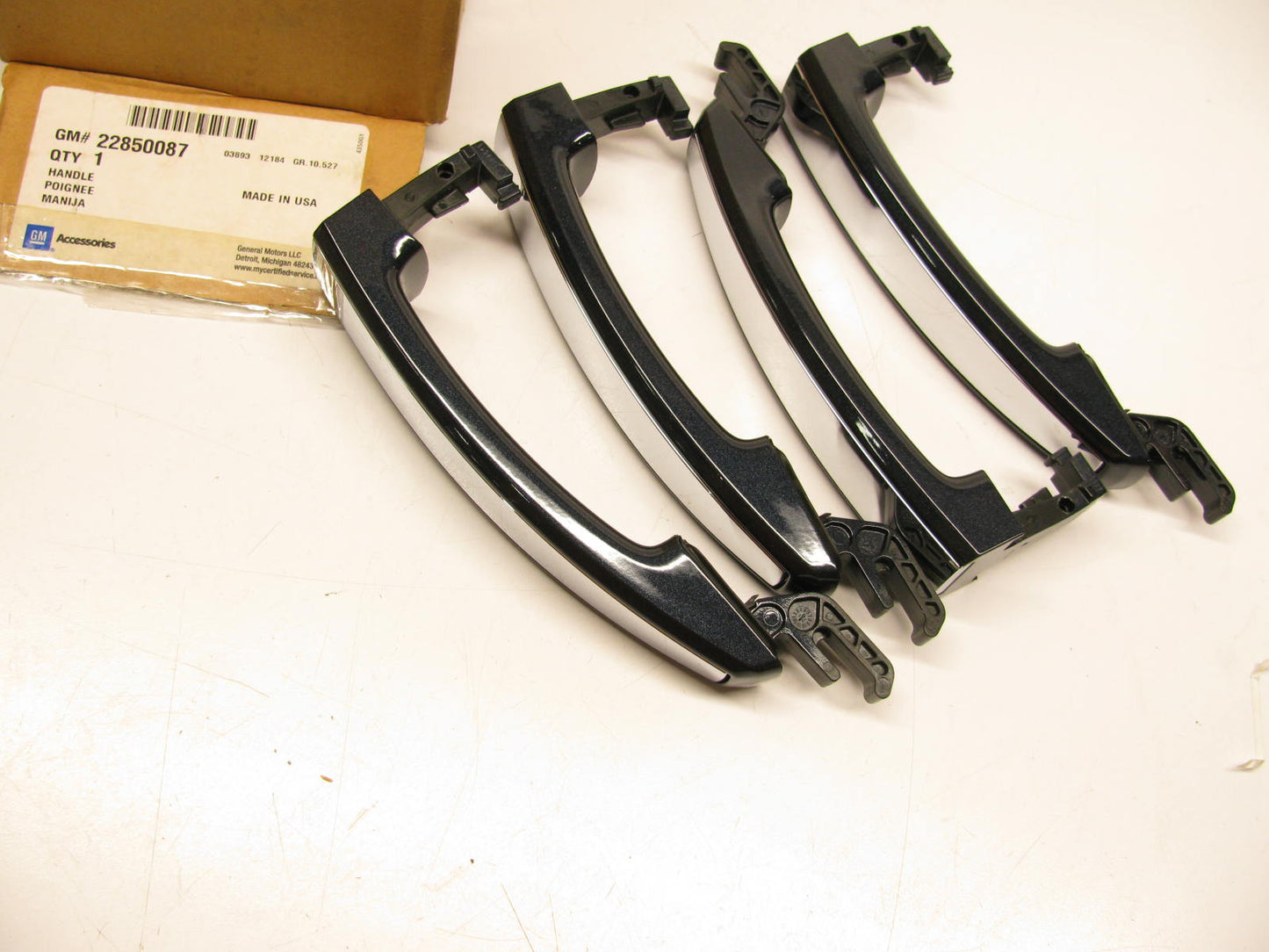 OEM GM 4-pc Door Handle Set  W/O Passive Entry Berlin Blue 22850087