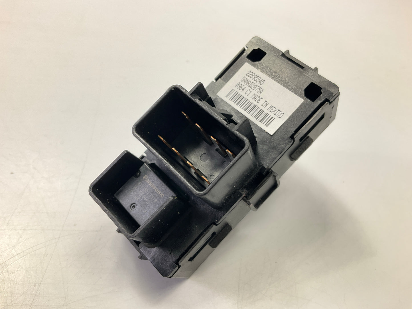 NEW - OEM GM 22895545 Door Power Window Switch