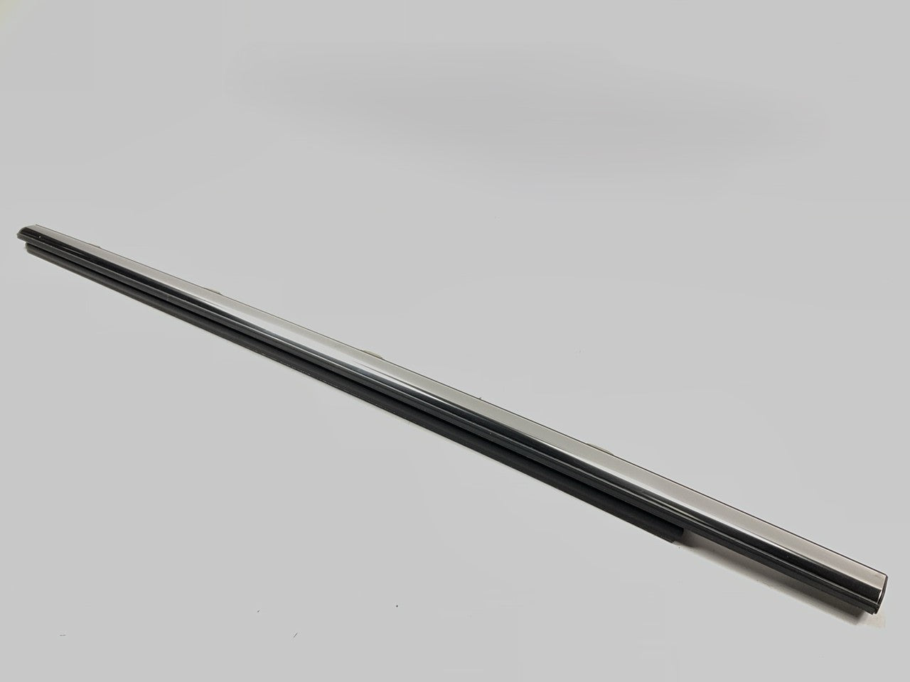 NEW - OEM GM 23227170 Front Passenger Side Door Window Belt Reveal Molding