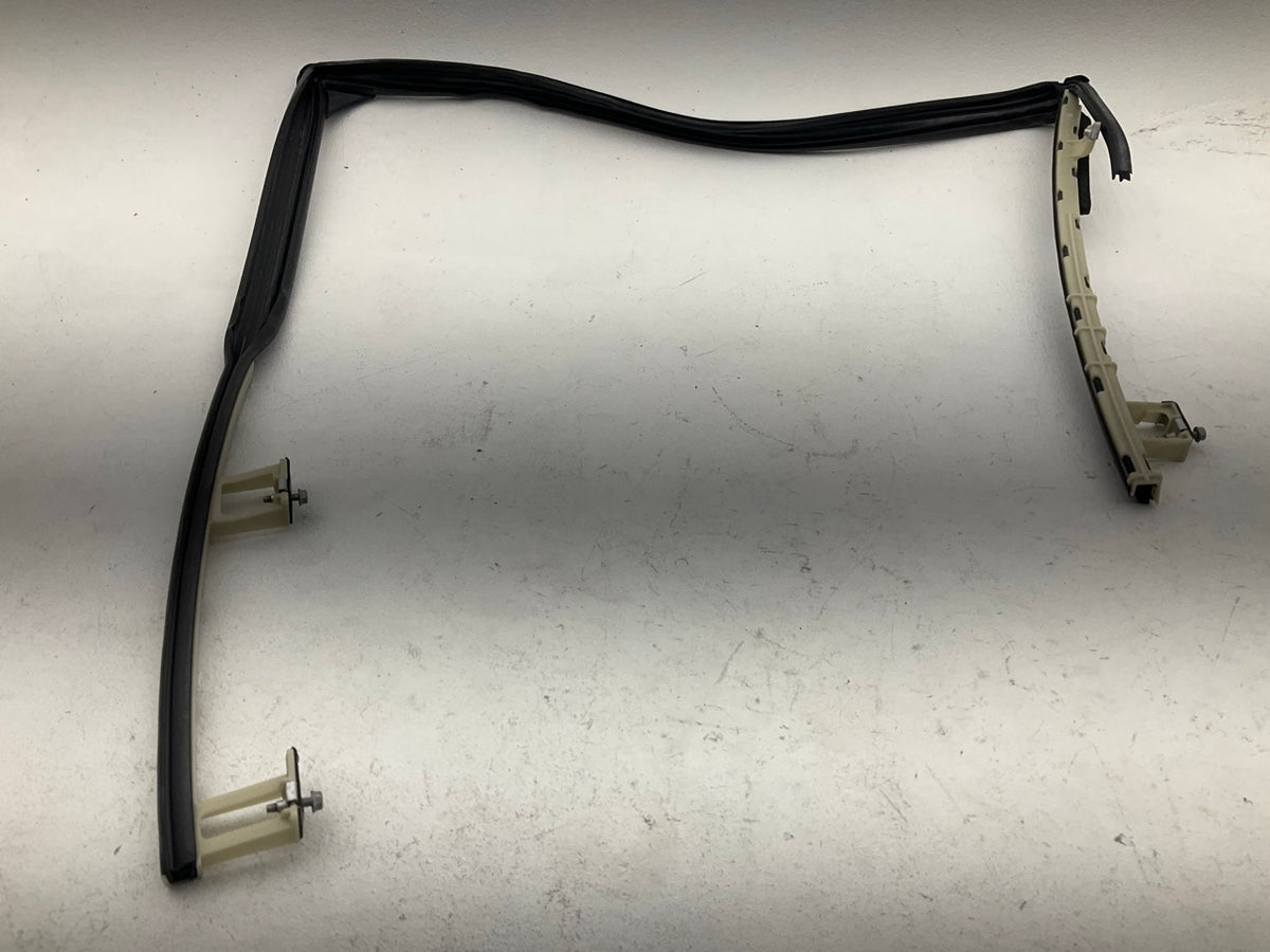 Gm 23418123 Front Right Door Window Run Channel Weatherstrip Seal